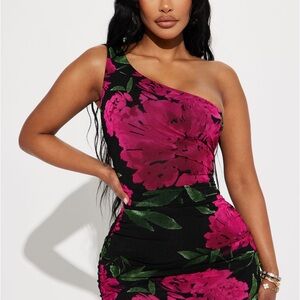 NWT Wedding guest dress🌺Fashionnova Floral Dress.